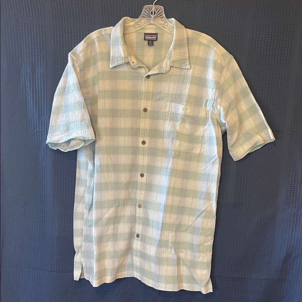 Patagonia Men's Pale Green Plaid Short-Sleeve Button-Down Shirt